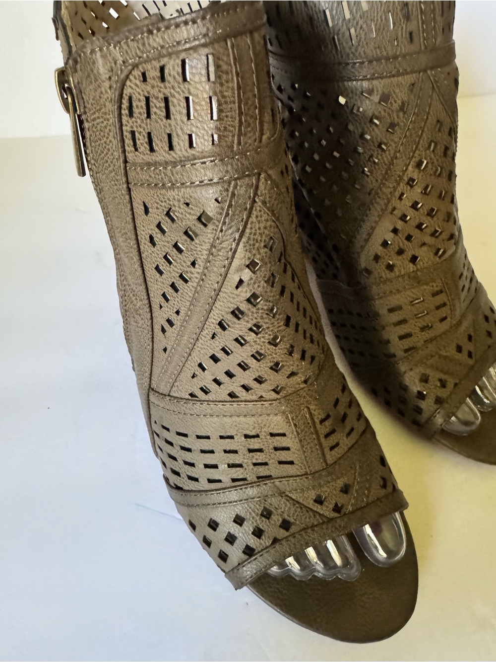 Etc! Women’s 10 Leather Upper Open Toe  laser cut  side zippers Sandals Wedge